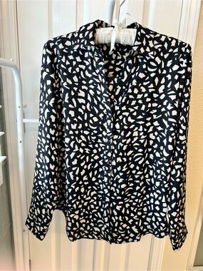 Tahari Black and Tan Abstract Print Button-Down Blouse